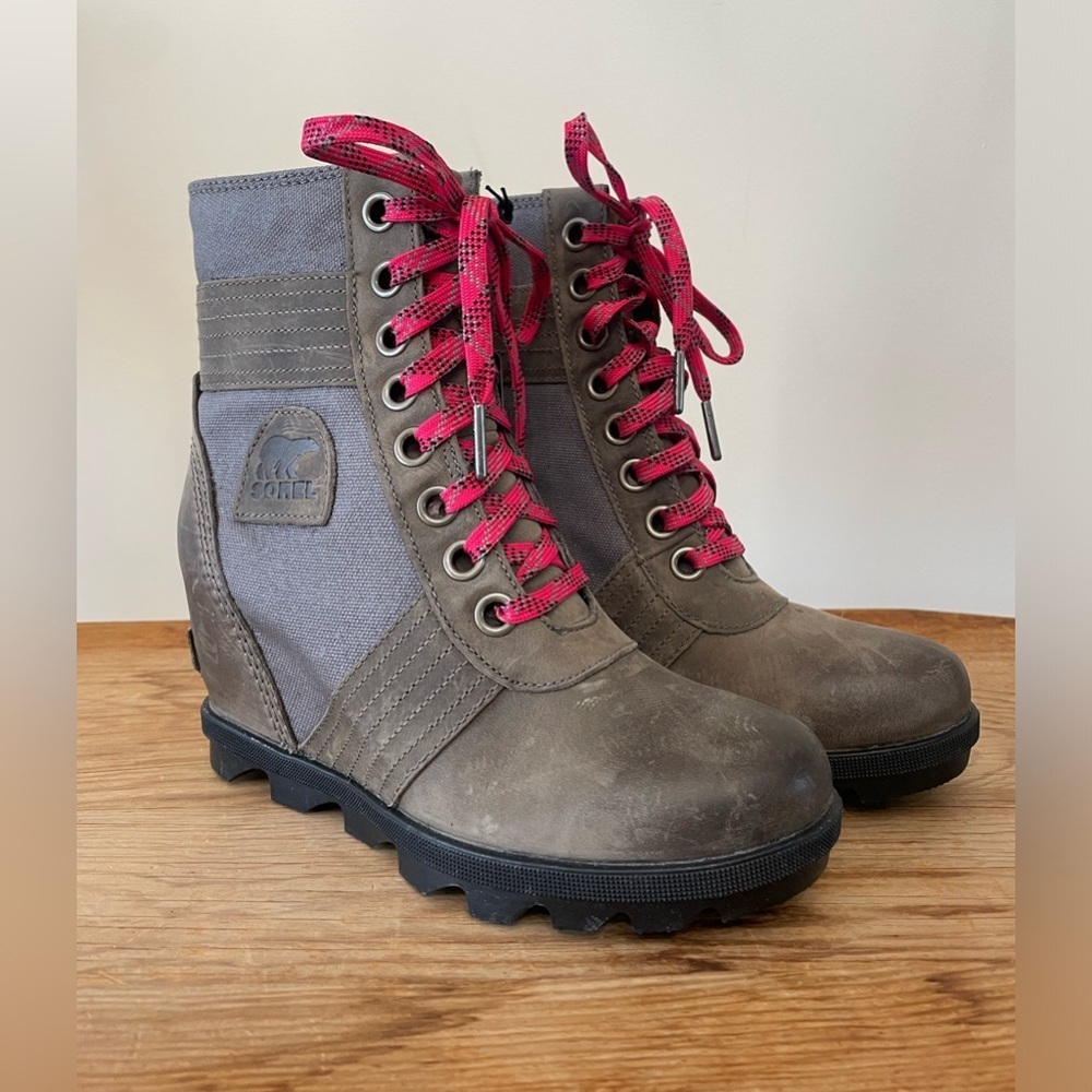 NWT Sorel Lexie Hidden Wedge Boots Grey Pink Leather Lace Up Winter Women’s 6.5